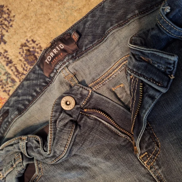 torrid Women's Skinny Jeans - Medium Blue Wash sz 22W - Picture 4 of 4